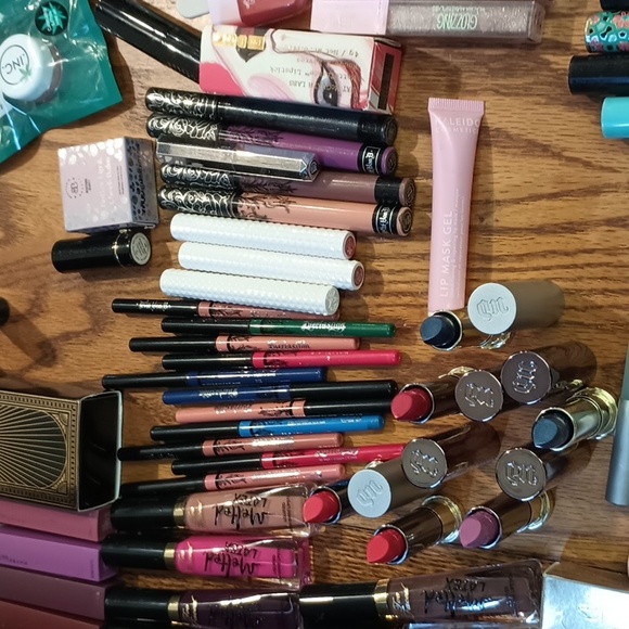 ALL LIPPIES AVAILABLE FOR MY COMING LIVE SHOW!!! THIS WILL BE MY FIRST SHOW!!; - Picture 3 of 10